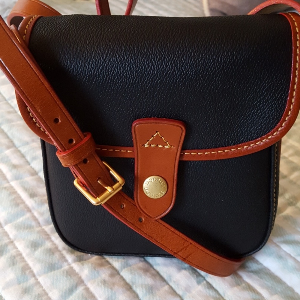 NWOT Dooney & Bourke small cross body purse